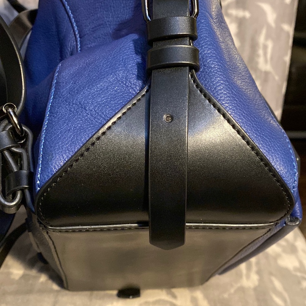 ✨SOLD✨BCBG MAXAZRIA Blie/Black Leather Flap Backpack - Picture 8 of 15
